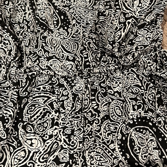 Black and white paisley jumpsuit - Picture 2 of 2